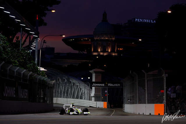 Barrichello_2009_Singapore_12_PHC.jpg