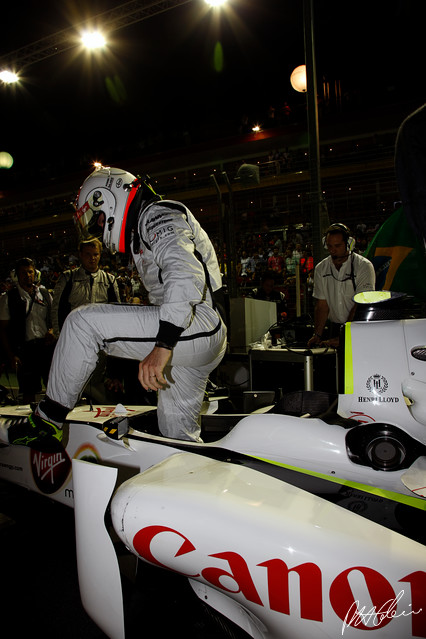 Barrichello_2009_Singapore_19_PHC.jpg