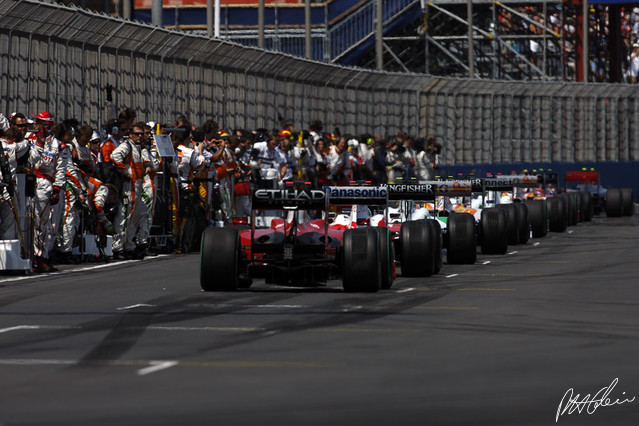 Start-grid_2009_Valencia_01_PHC.jpg