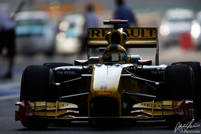 Kubica_2010_AbuDhabi_03_PHC.jpg