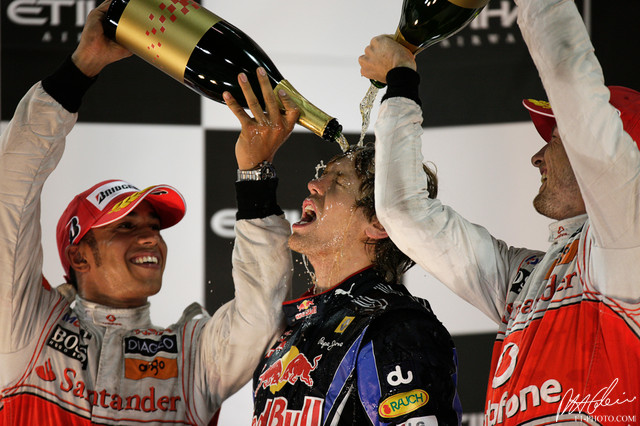 Podium_2010_AbuDhabi_03_PHC.jpg