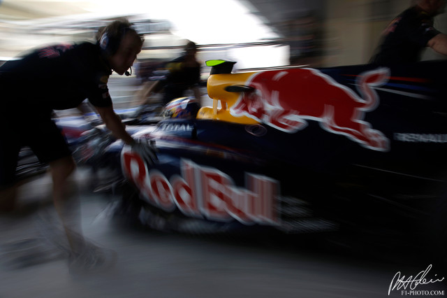 Webber_2010_AbuDhabi_04_PHC.jpg