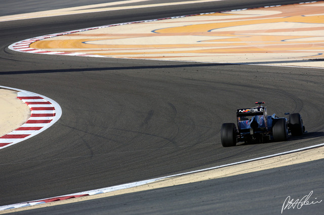 Vettel_2010_Bahrain_14_PHC.jpg