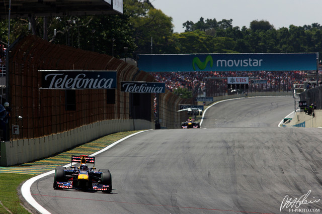 Vettel-Webber_2010_Brazil_01_PHC.jpg