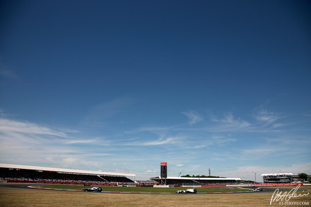 Barrichello-Kobayashi_2010_England_02_PHC.jpg