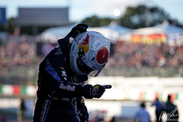 Vettel_2010_Japan_23_PHC.jpg