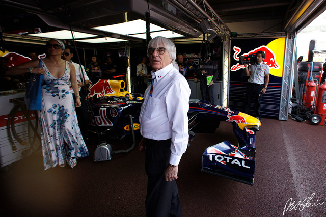 Ecclestone-Jennifer-Lopez_2010_Monaco_01_PHC.jpg