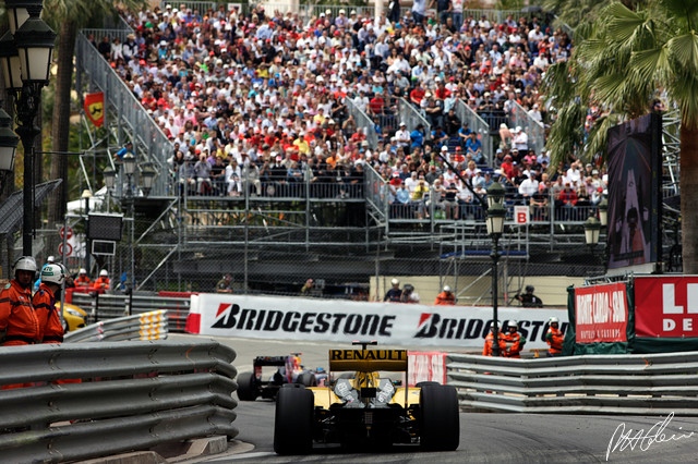 Kubica-Vettel_2010_Monaco_01_PHC.jpg