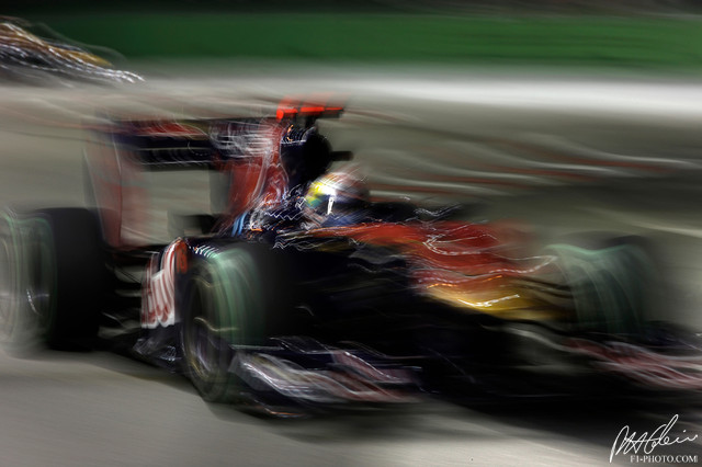 Buemi_2010_Singapore_03_PHC.jpg