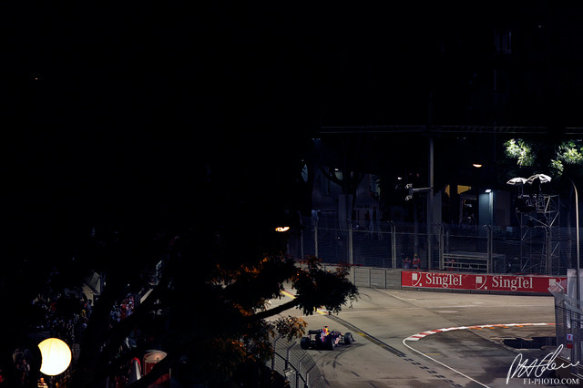 Vettel_2010_Singapore_02_PHC.jpg