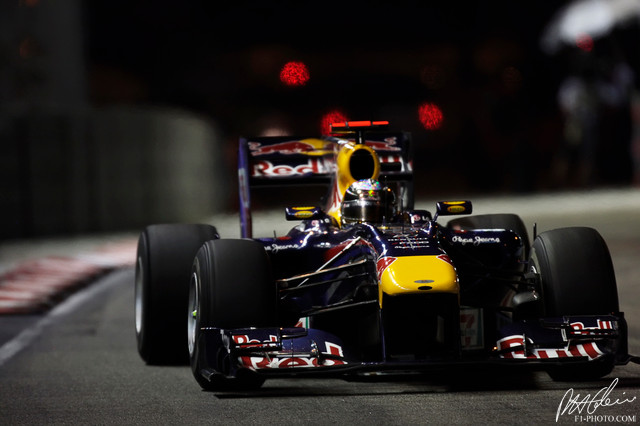 Vettel_2010_Singapore_13_PHC.jpg