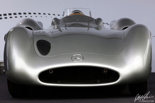 Mercedes-W196-Streamlined_2011_Germany_01_PHC.jpg