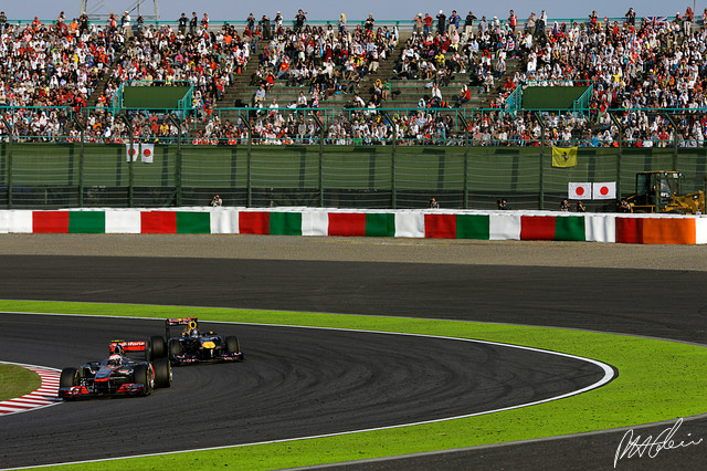 Button-Vettel_2011_Japan_01_PHC.jpg