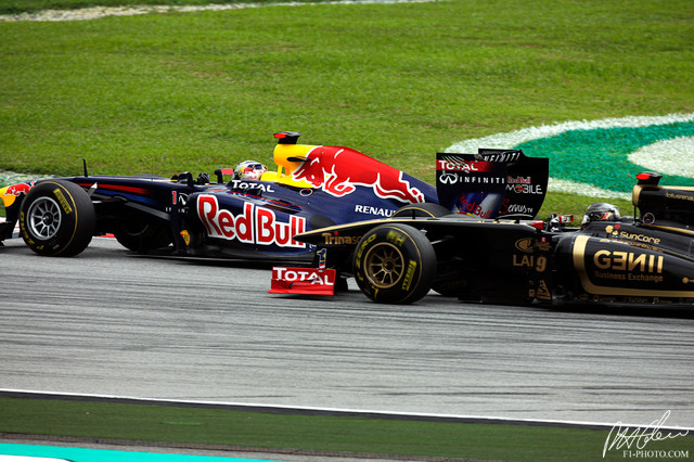 Vettel-Heidfeld-Start_2011_Malaysia_01_PHC.jpg