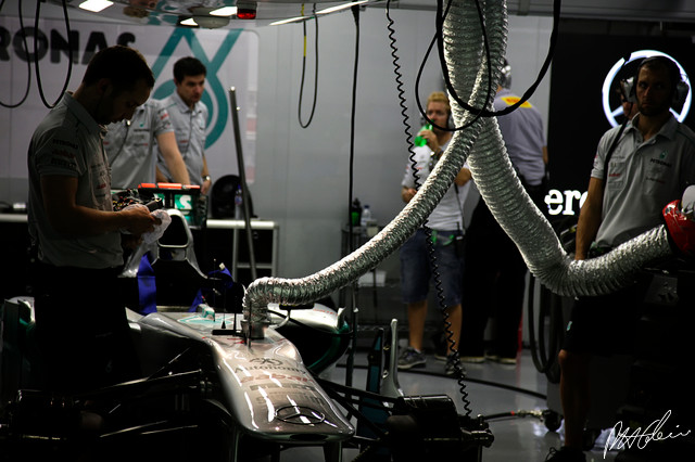 Atmosphere-Mercedes_2011_Singapore_01_PHC.jpg