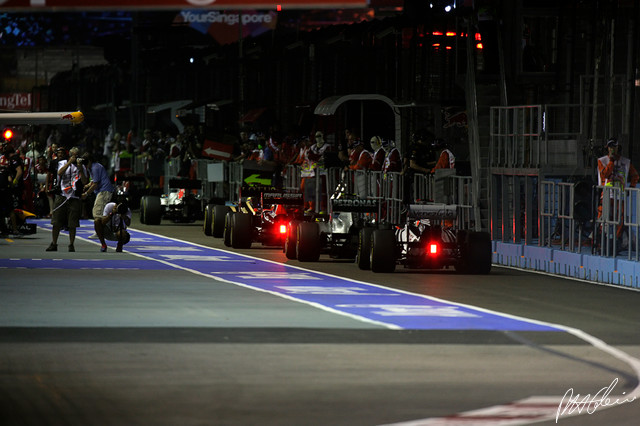 Pitlane_2011_Singapore_01_PHC.jpg