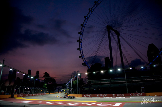 Vettel_2011_Singapore_03_PHC.jpg