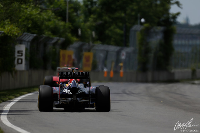 Vettel-Alonso_2012_Canada_01_PHC.jpg