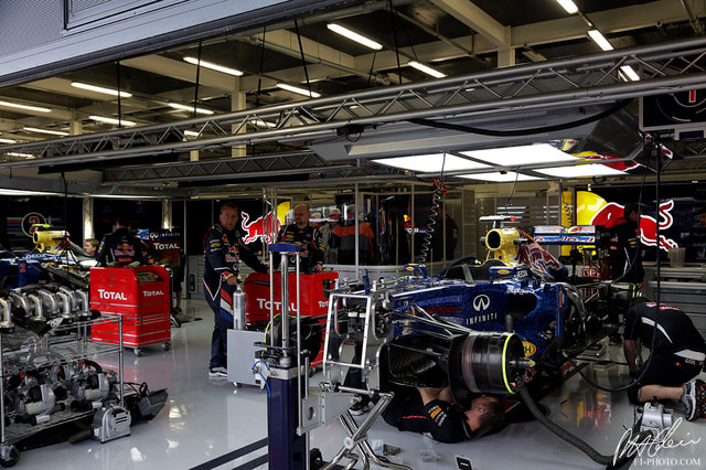 RedBull-garage_2012_England_01_PHC.jpg