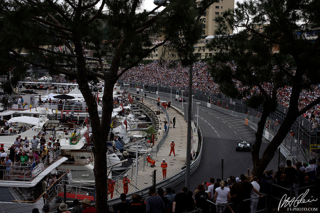 Webber-Rosberg_2012_Monaco_01_PHC.jpg