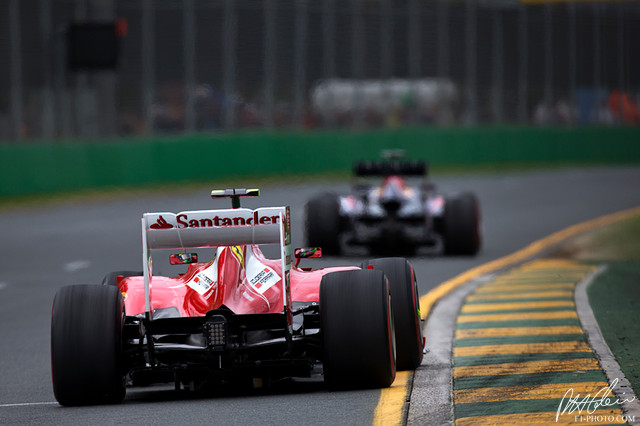 Massa-Vettel_2013_Australia_01_PHC.jpg