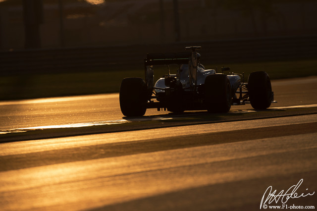 Hamilton_2014_AbuDhabi_08_PHC.jpg