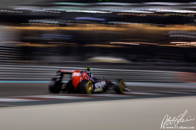 Kvyat_2014_AbuDhabi_06_PHC.jpg