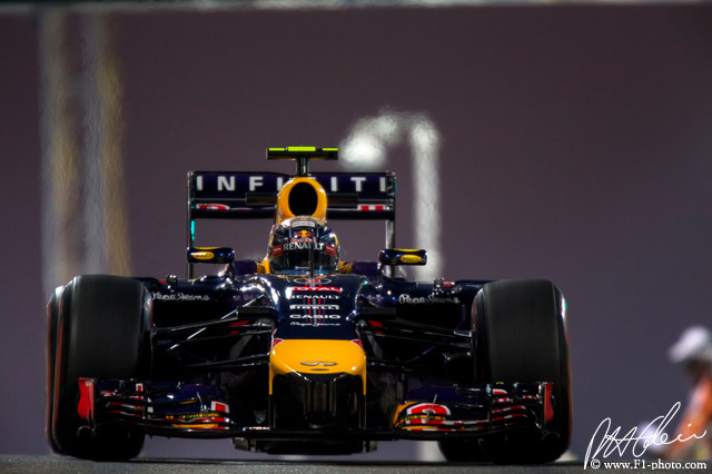 Ricciardo_2014_AbuDhabi_07_PHC.jpg