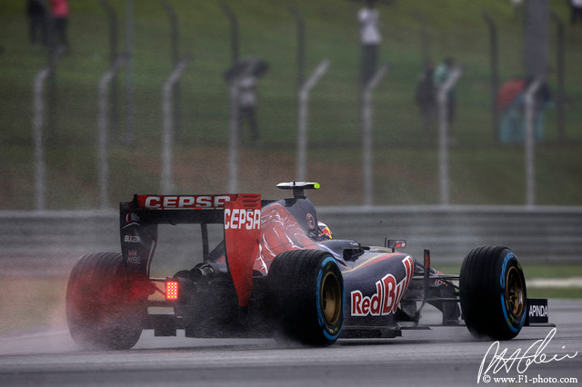 Kvyat_2014_Malaysia_02_PHC.jpg