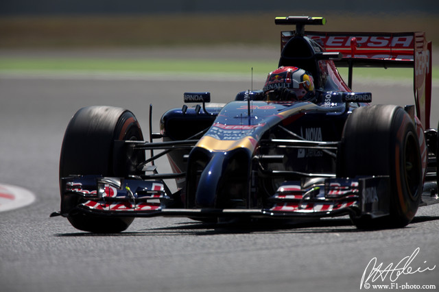 Kvyat_2014_Spain_01_PHC.jpg