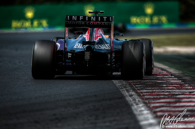 Kvyat_2015_Hungary_13_PHC.jpg