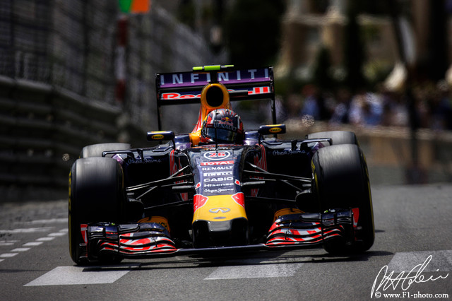 Kvyat_2015_Monaco_10_PHC.jpg