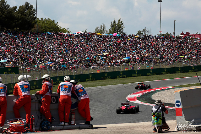 Ricciardo-Vettel_2016_Spain_01_PHC.jpg