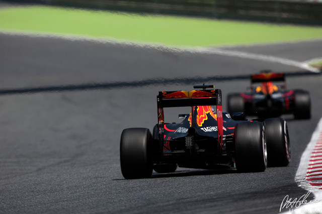 Verstappen-Ricciardo_2016_Spain_02_PHC.jpg