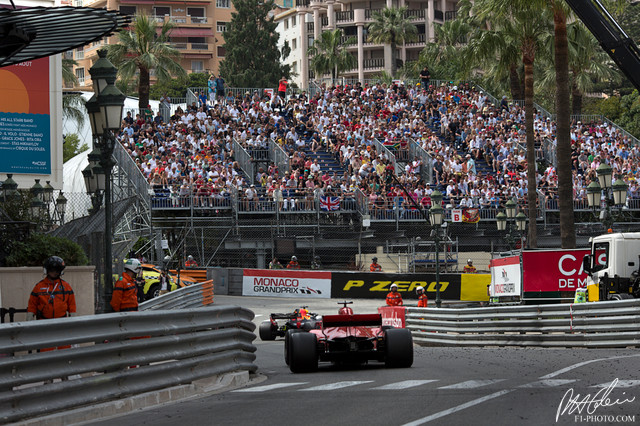 Ricciardo-Vettel_2018_Monaco_01_PHC.jpg