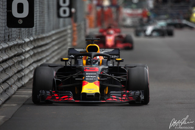 Ricciardo-Vettel_2018_Monaco_03_PHC.jpg