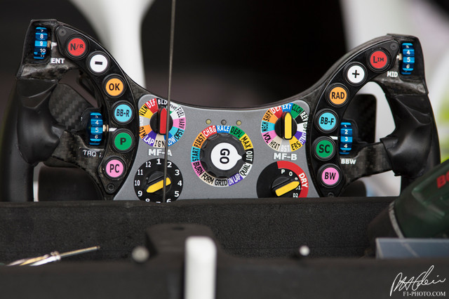 Steeringwheel-ForceIndia_2018_Monaco_01_PHC.jpg